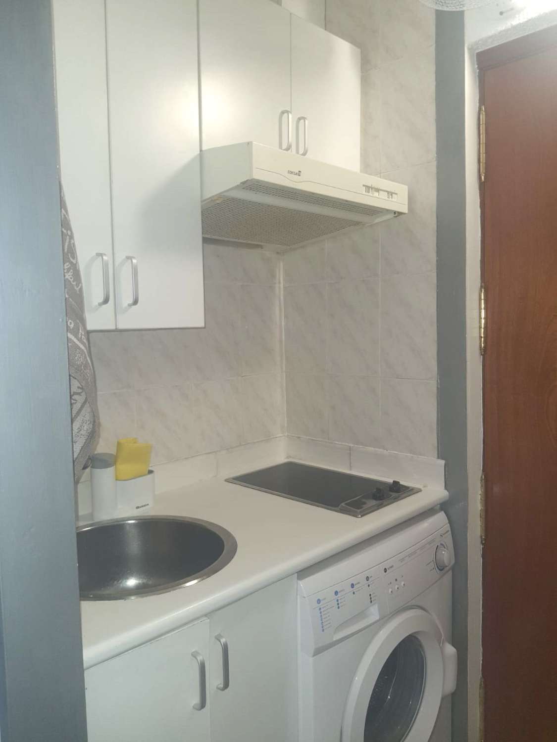 SE ALQUILA ESTUDIO DESDE 01/09/2026 HASTA 30/06/2027 EN ZONA CENTRO (TORREMOLINOS)