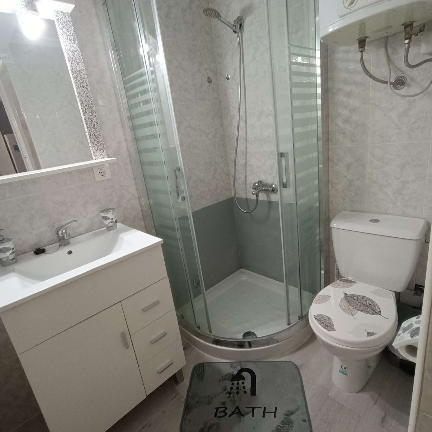 SE ALQUILA ESTUDIO DESDE 01/09/2026 HASTA 30/06/2027 EN ZONA CENTRO (TORREMOLINOS)