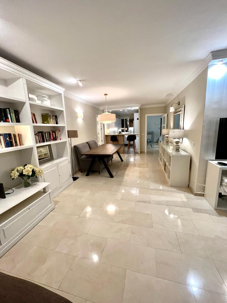 Se alquila desde 1/09/2026 - 30.6.27 precioso apartamento en Playamar (Torremolinos) .-