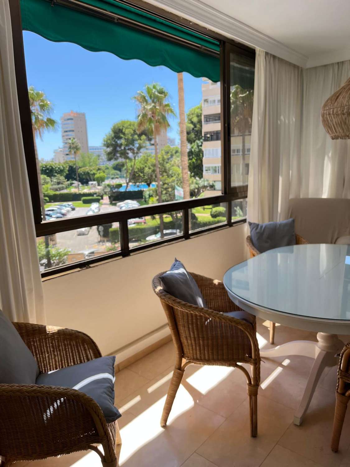 Keskikausi Vuokra 4.1.27–30.6.27 kaunis asunto Playamarissa (Torremolinos).