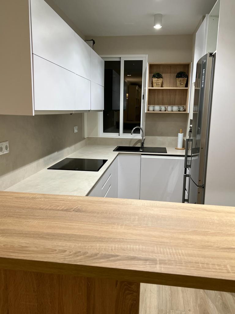 Se alquila desde 1/09/2026 - 30.6.27 precioso apartamento en Playamar (Torremolinos) .-