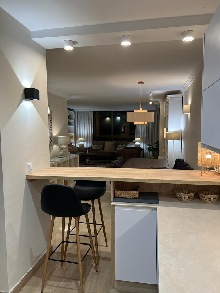 Se alquila desde 1/09/2026 - 30.6.27 precioso apartamento en Playamar (Torremolinos) .-