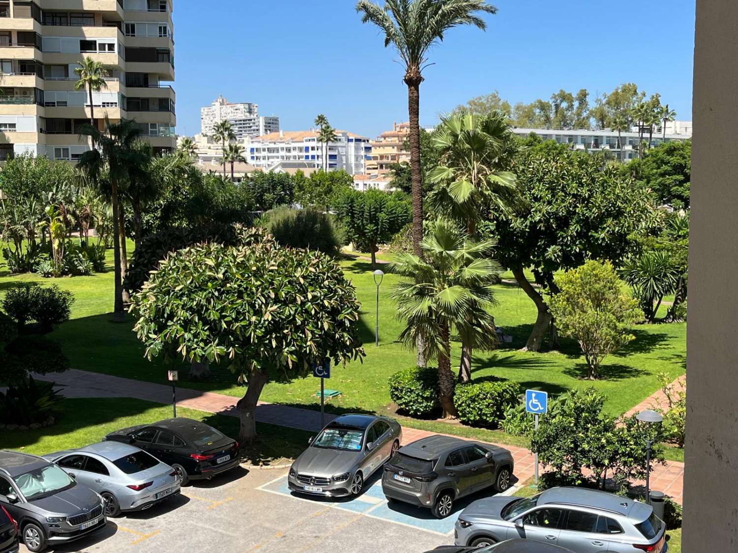 Keskikausi Vuokra 4.1.27–30.6.27 kaunis asunto Playamarissa (Torremolinos).