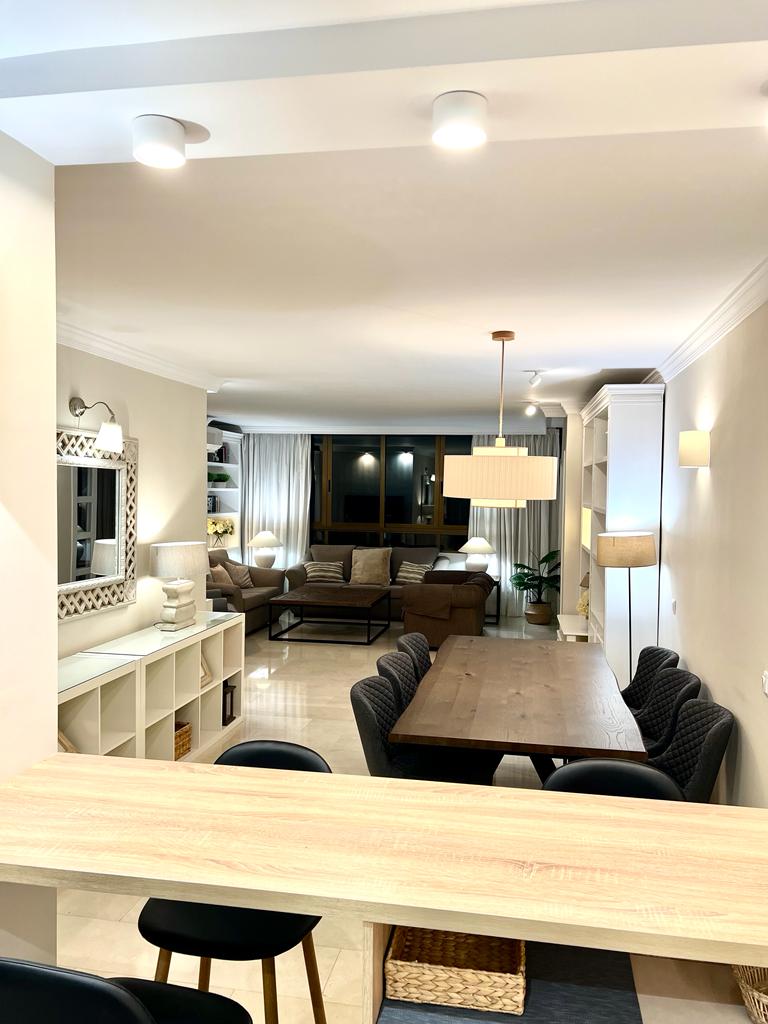 Se alquila desde 1/09/2026 - 30.6.27 precioso apartamento en Playamar (Torremolinos) .-