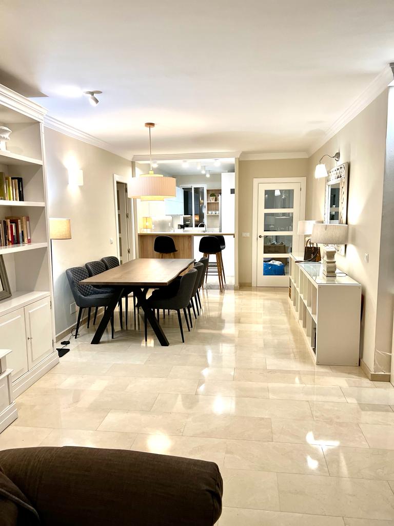 Se alquila desde 1/09/2026 - 30.6.27 precioso apartamento en Playamar (Torremolinos) .-