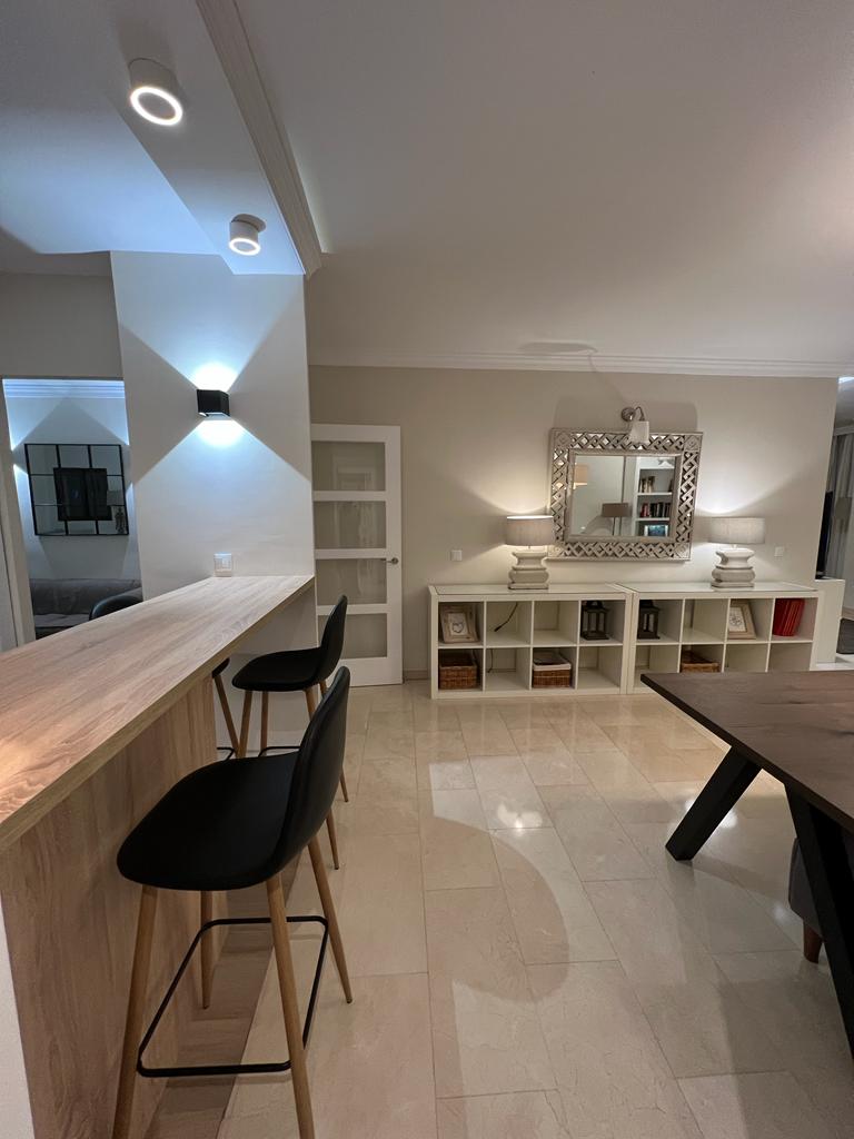 Se alquila desde 1/09/2026 - 30.6.27 precioso apartamento en Playamar (Torremolinos) .-