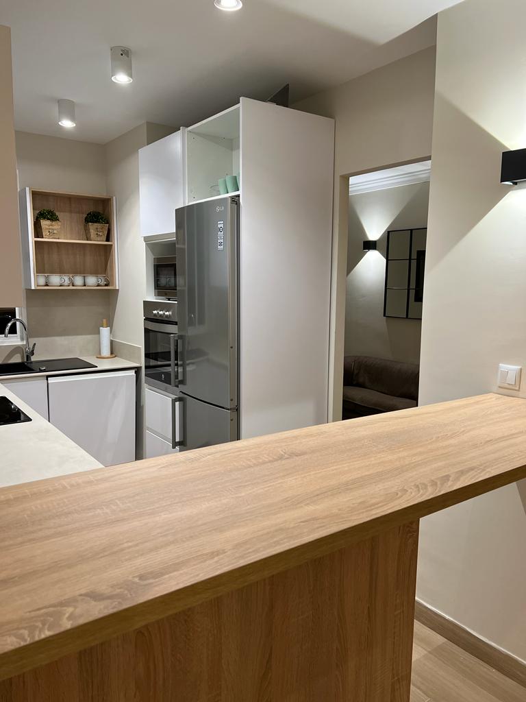 Se alquila desde 1/09/2026 - 30.6.27 precioso apartamento en Playamar (Torremolinos) .-