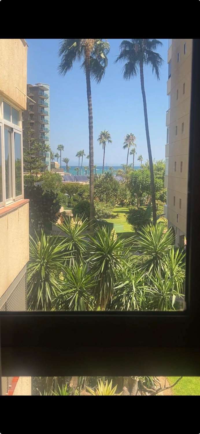 Keskikausi Vuokra 4.1.27–30.6.27 kaunis asunto Playamarissa (Torremolinos).