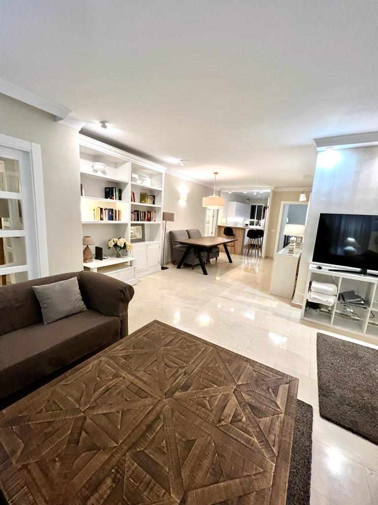 Se alquila desde 1/09/2026 - 30.6.27 precioso apartamento en Playamar (Torremolinos) .-