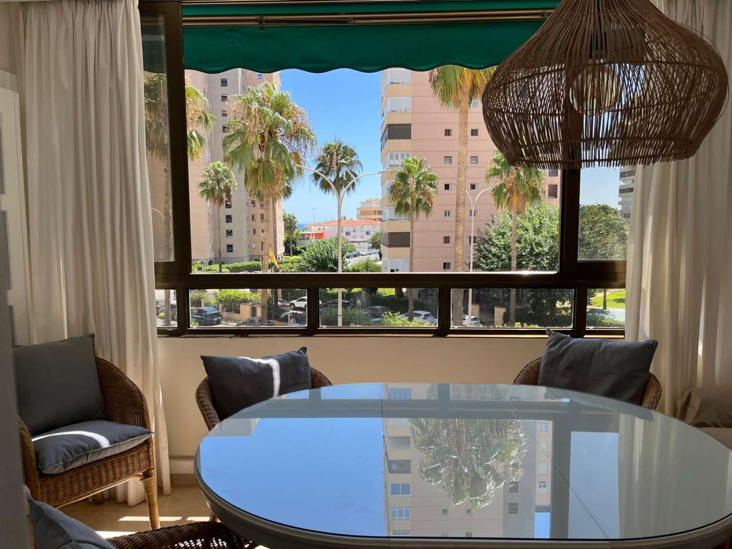 Keskikausi Vuokra 4.1.27–30.6.27 kaunis asunto Playamarissa (Torremolinos).