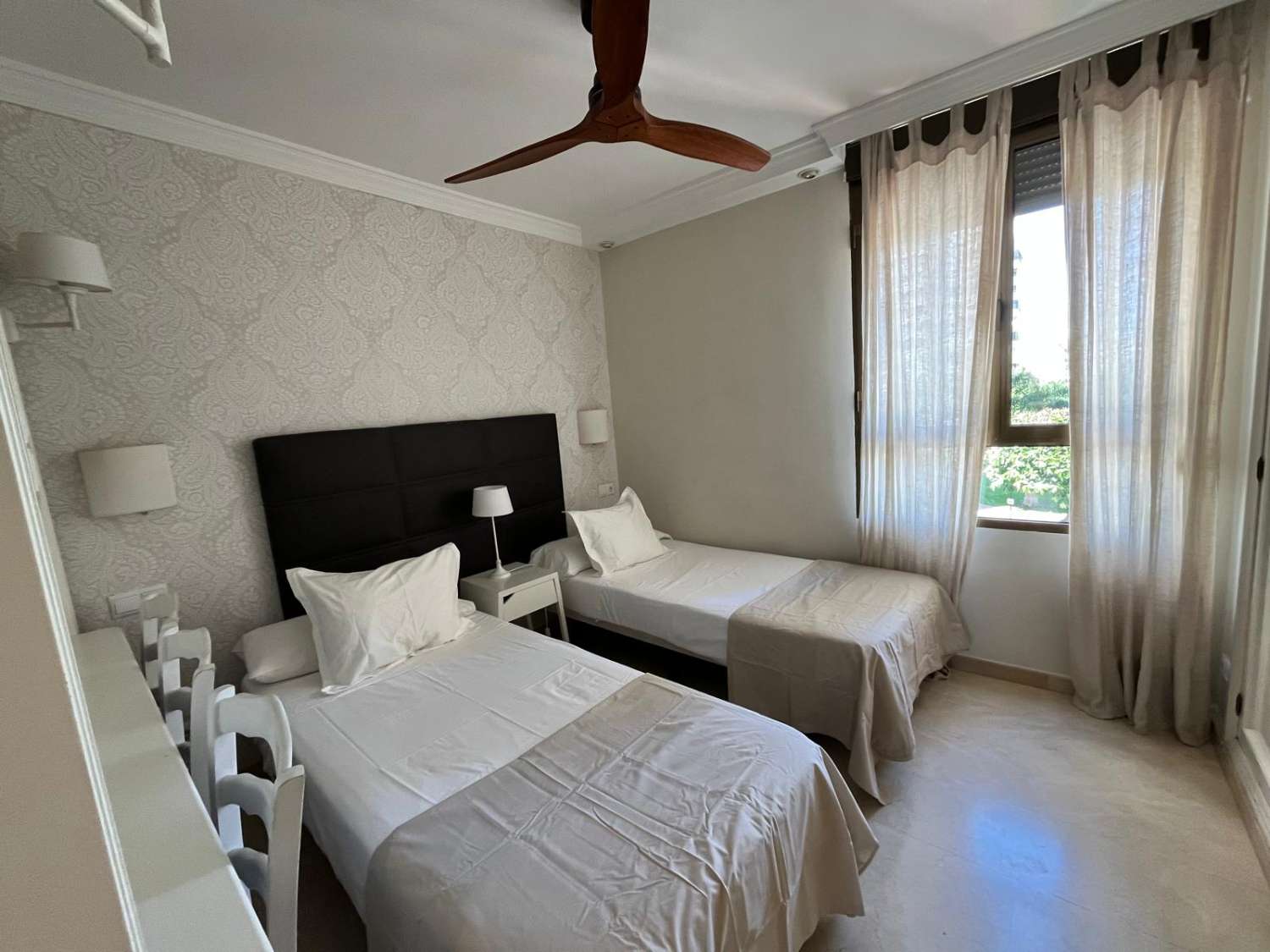 Keskikausi Vuokra 4.1.27–30.6.27 kaunis asunto Playamarissa (Torremolinos).