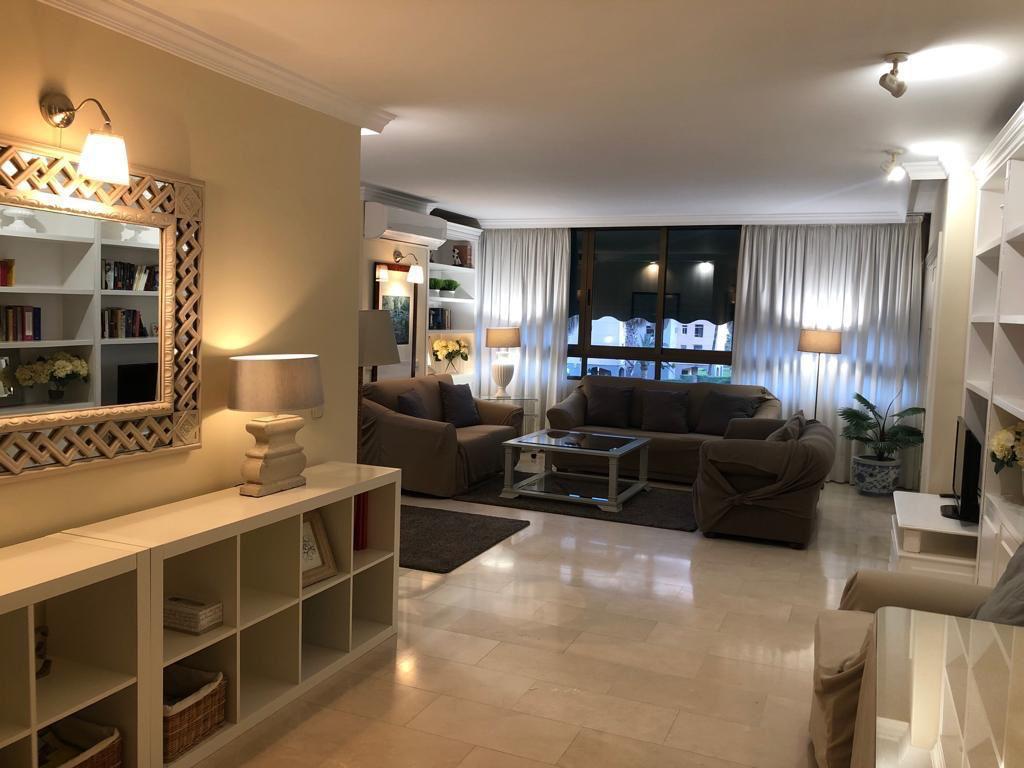 Se alquila desde 1/09/2026 - 30.6.27 precioso apartamento en Playamar (Torremolinos) .-