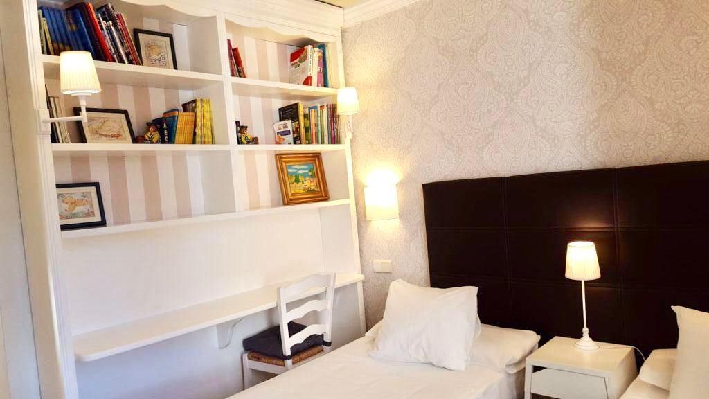 Se alquila desde 1/09/2026 - 30.6.27 precioso apartamento en Playamar (Torremolinos) .-