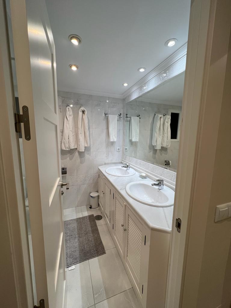 Se alquila desde 1/09/2026 - 30.6.27 precioso apartamento en Playamar (Torremolinos) .-