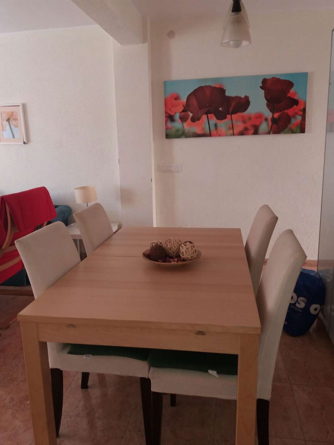 Se alquila desde ahora al 31/05/2026 y desde 01/09/2026 hasta 30/06/2027 bonito apartamento en el centro de La Carihuela (Torremolinos).-