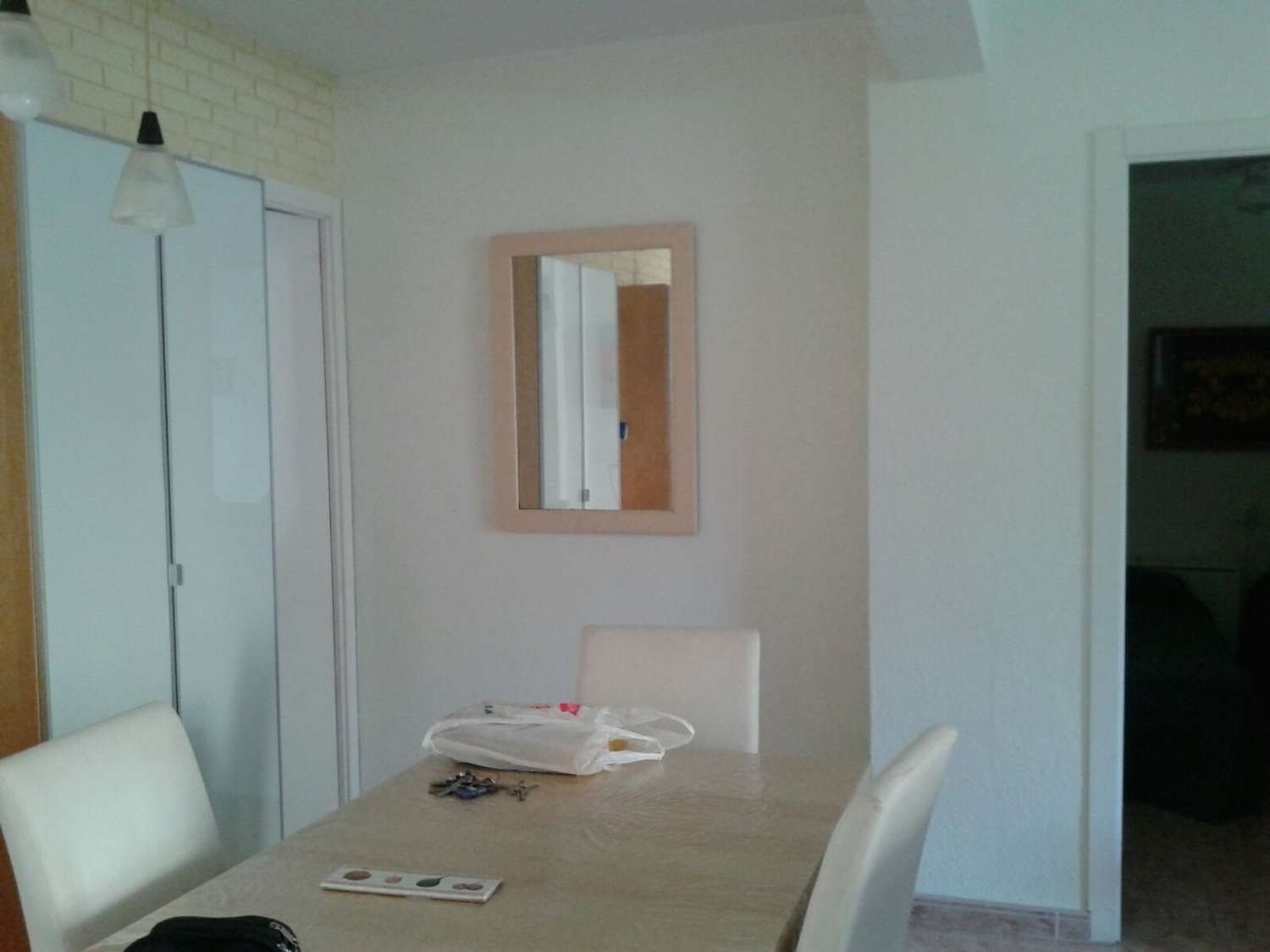 Se alquila desde ahora al 31/05/2026 y desde 01/09/2026 hasta 30/06/2027 bonito apartamento en el centro de La Carihuela (Torremolinos).-