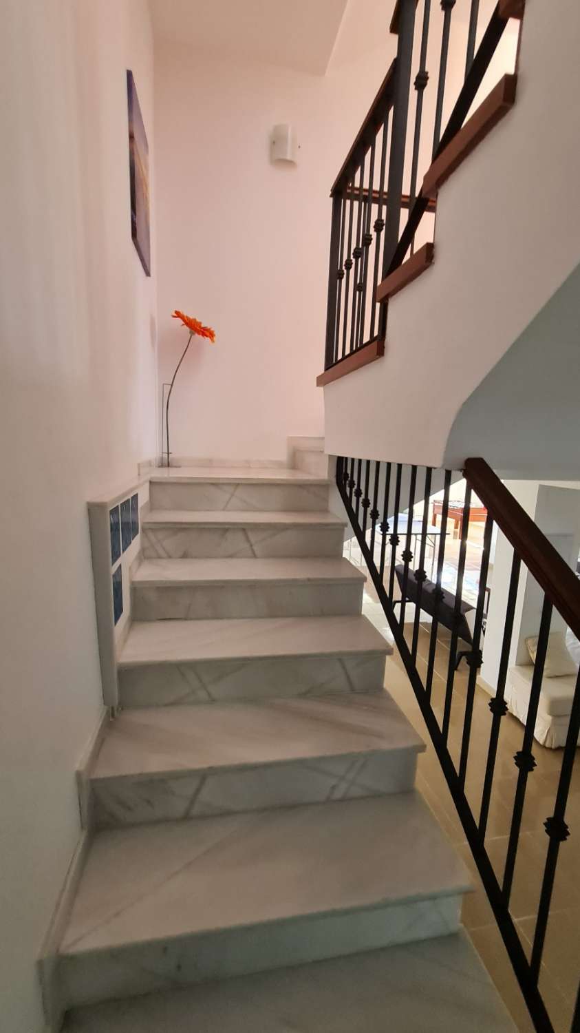 Se alquila de 01/11/2026- 01/04/2027 MAGNIFICA villa en Urbanización El Pinar (Torremolinos)