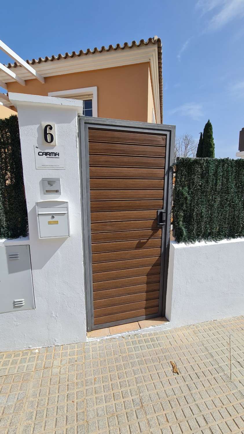 Se alquila de 01/11/2026- 01/04/2027 MAGNIFICA villa en Urbanización El Pinar (Torremolinos)