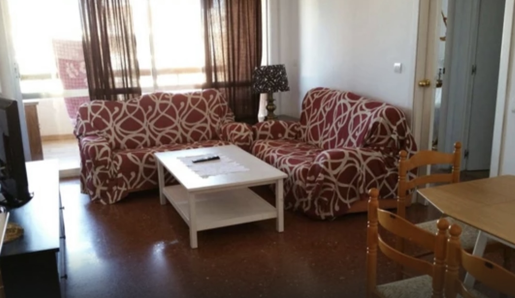 Se alquila desde ahora hasta 30.6.26 y desde 01/09/2026- 30/06/2027 bonito piso cerca de la playa, con vistas al mar en Torremolinos.