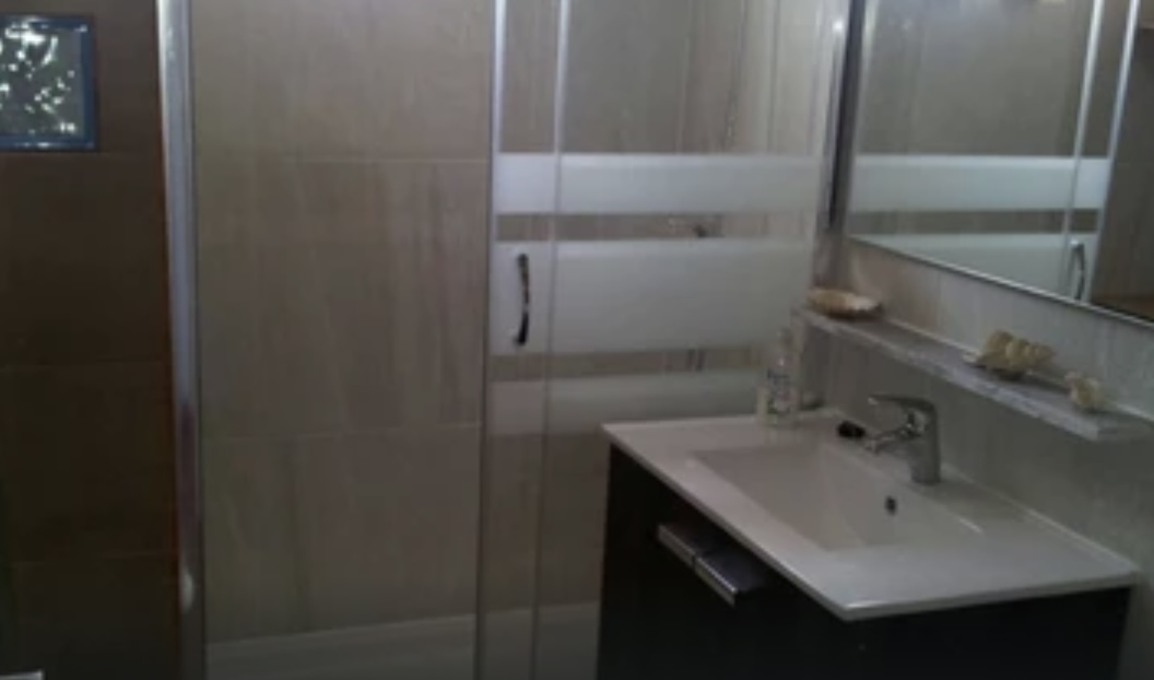 Se alquila desde ahora hasta 30.6.26 y desde 01/09/2026- 30/06/2027 bonito piso cerca de la playa, con vistas al mar en Torremolinos.