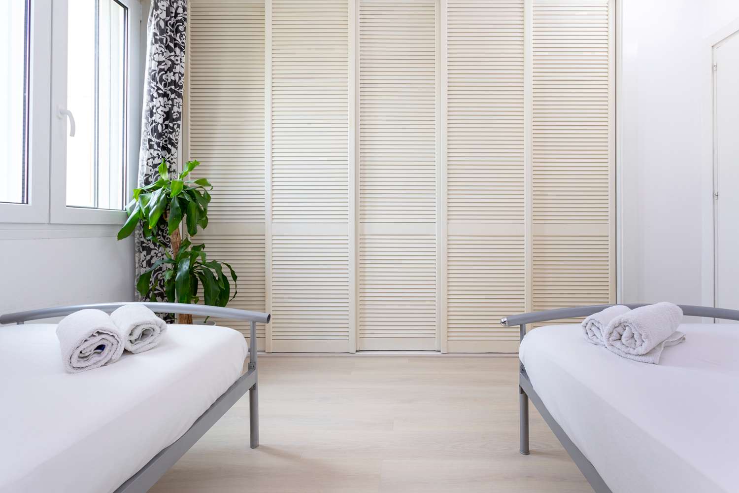 SE ALQUILA 01/09/2026 - 31/05/2027 MAGNIFICO APARTAMENTO 2 DORMITORIOS CON VISTA AL MAR EN PLAYAMAR