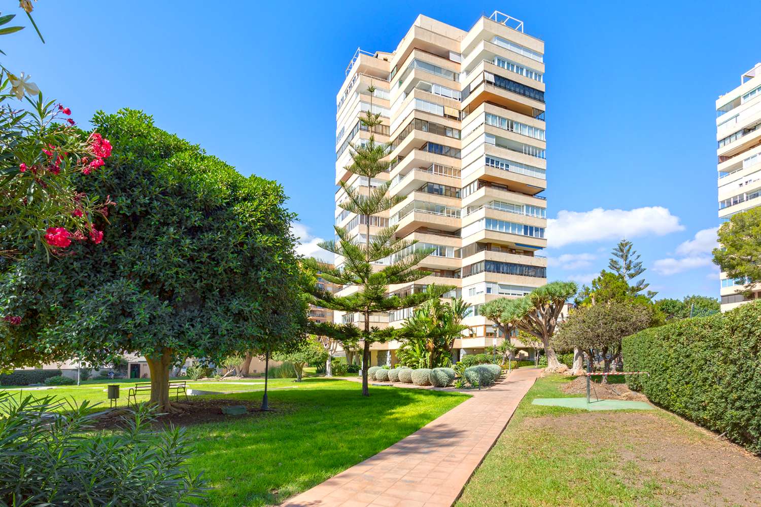 SE ALQUILA 01/09/2026 - 31/05/2027 MAGNIFICO APARTAMENTO 2 DORMITORIOS CON VISTA AL MAR EN PLAYAMAR