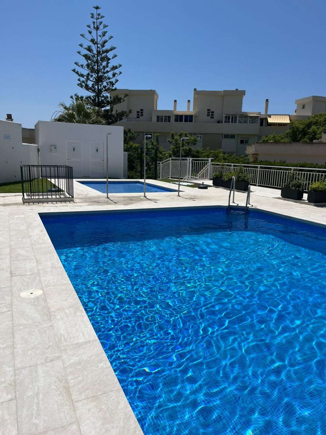 Til leie fra 01.09.26 til 31.05.27 vakker leilighet på første linje av stranden med havutsikt i La Carihuela (Torremolinos).