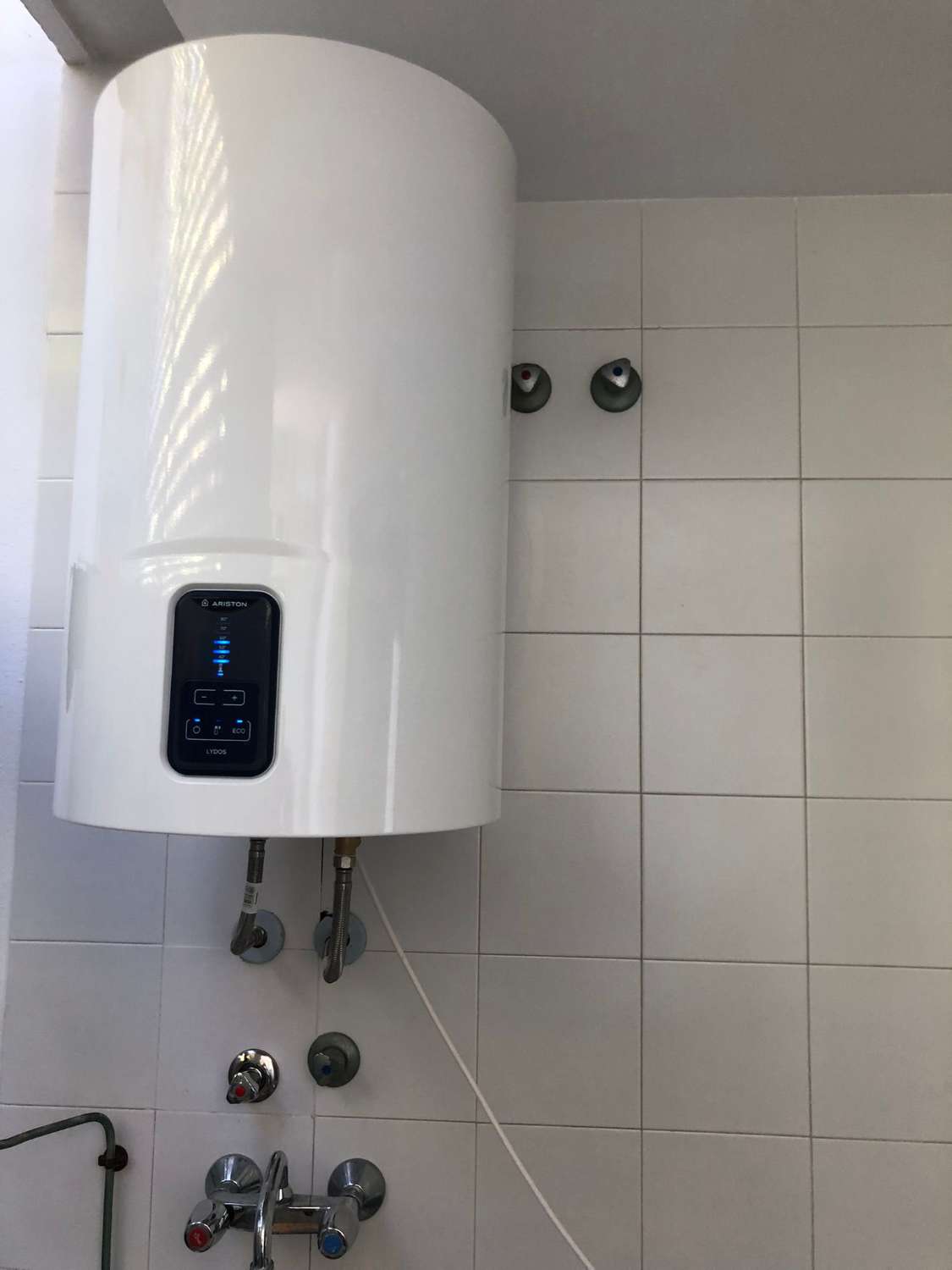 Se alquila desde 01/09/26 hasta 31/05/27 precioso apartamento en 1ª línea de playa con vistas al mar en La Carihuela (Torremolinos).