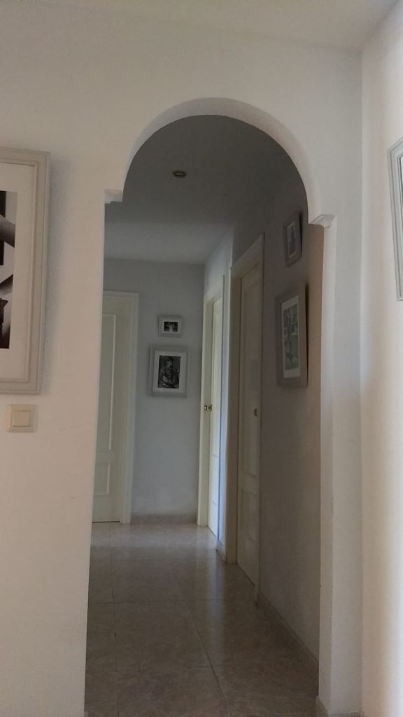 Se alquila desde 01/09/26 hasta 31/05/27 precioso apartamento en 1ª línea de playa con vistas al mar en La Carihuela (Torremolinos).