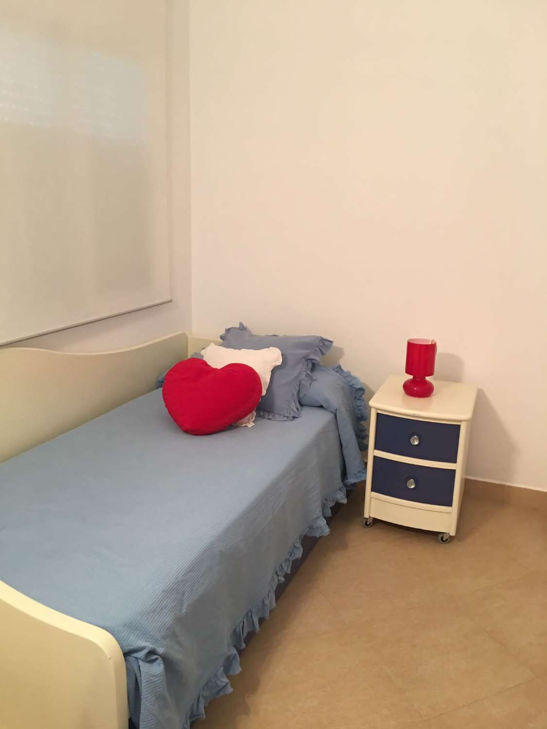 Se alquila desde 18.1.27-30-5-27 bonito apartamento con vistas al mar en La Carihuela (TORREMOLINOS)