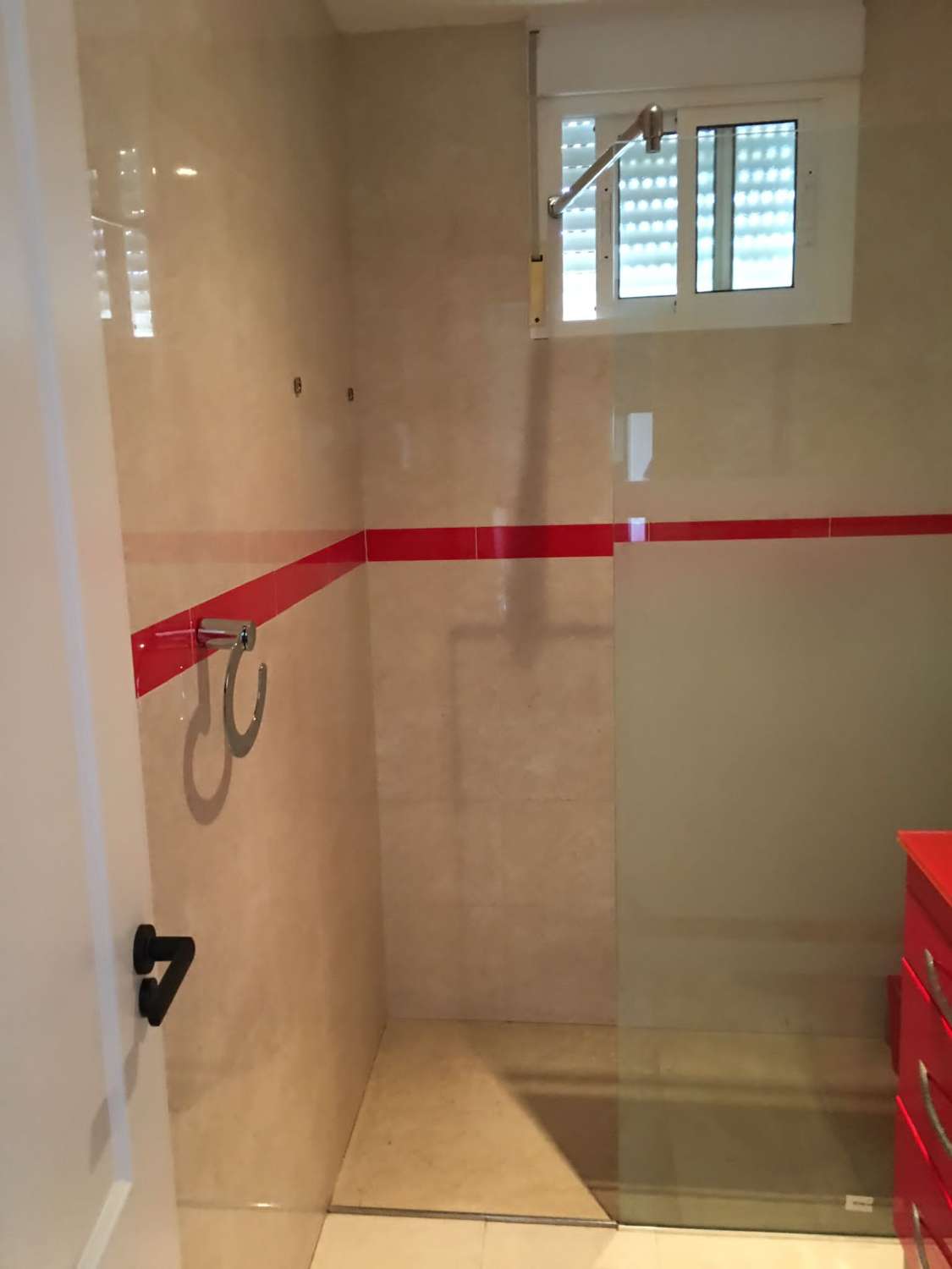 Se alquila desde 18.1.27-30-5-27 bonito apartamento con vistas al mar en La Carihuela (TORREMOLINOS)