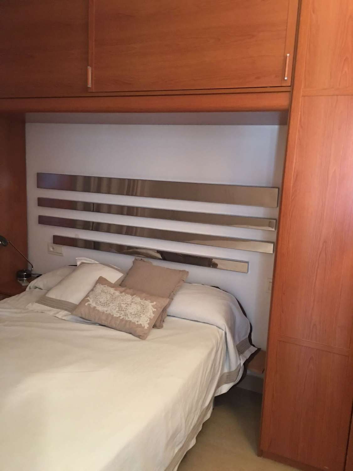 Se alquila desde 18.1.27-30-5-27 bonito apartamento con vistas al mar en La Carihuela (TORREMOLINOS)