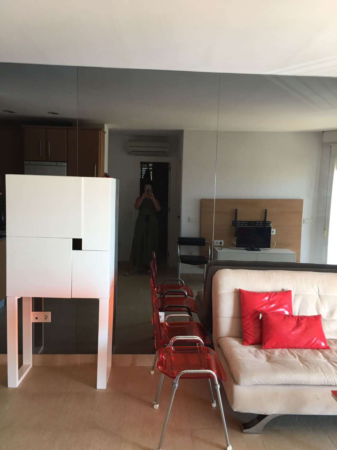 Se alquila desde 18.1.27-30-5-27 bonito apartamento con vistas al mar en La Carihuela (TORREMOLINOS)