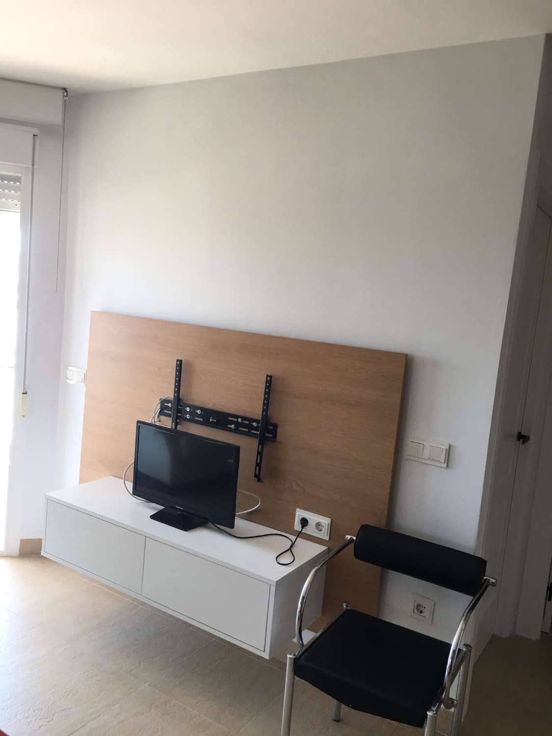 Se alquila desde 18.1.27-30-5-27 bonito apartamento con vistas al mar en La Carihuela (TORREMOLINOS)