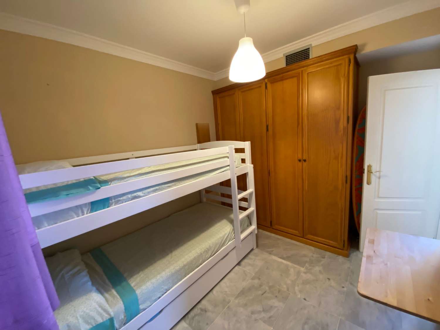 Se alquila hasta 31.5.26 y desde 1.9.26-31.5.27 bonito apartamento en 1ª línea de playa en Los Alamos.