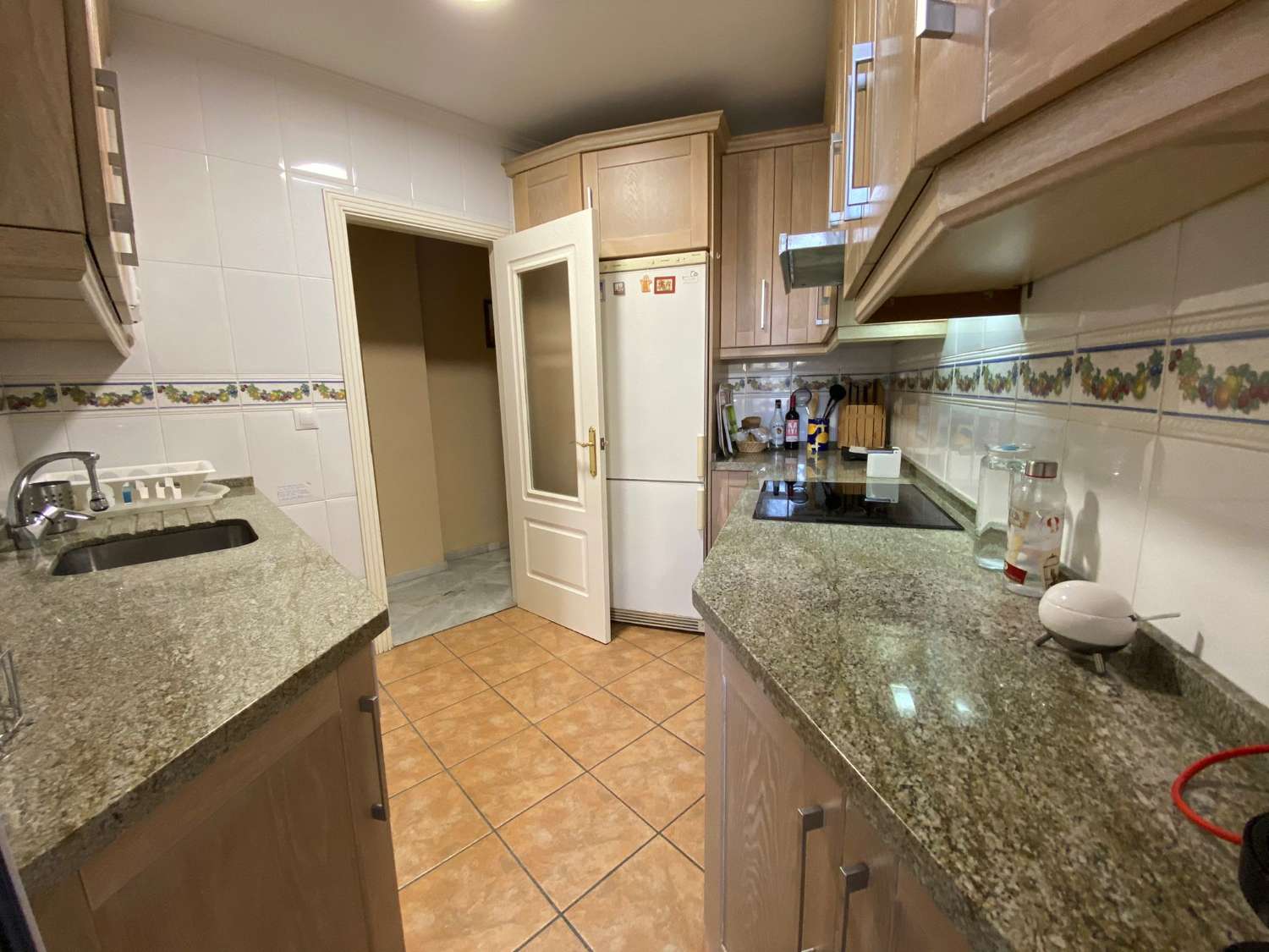 Se alquila hasta 31.5.26 y desde 1.9.26-31.5.27 bonito apartamento en 1ª línea de playa en Los Alamos.