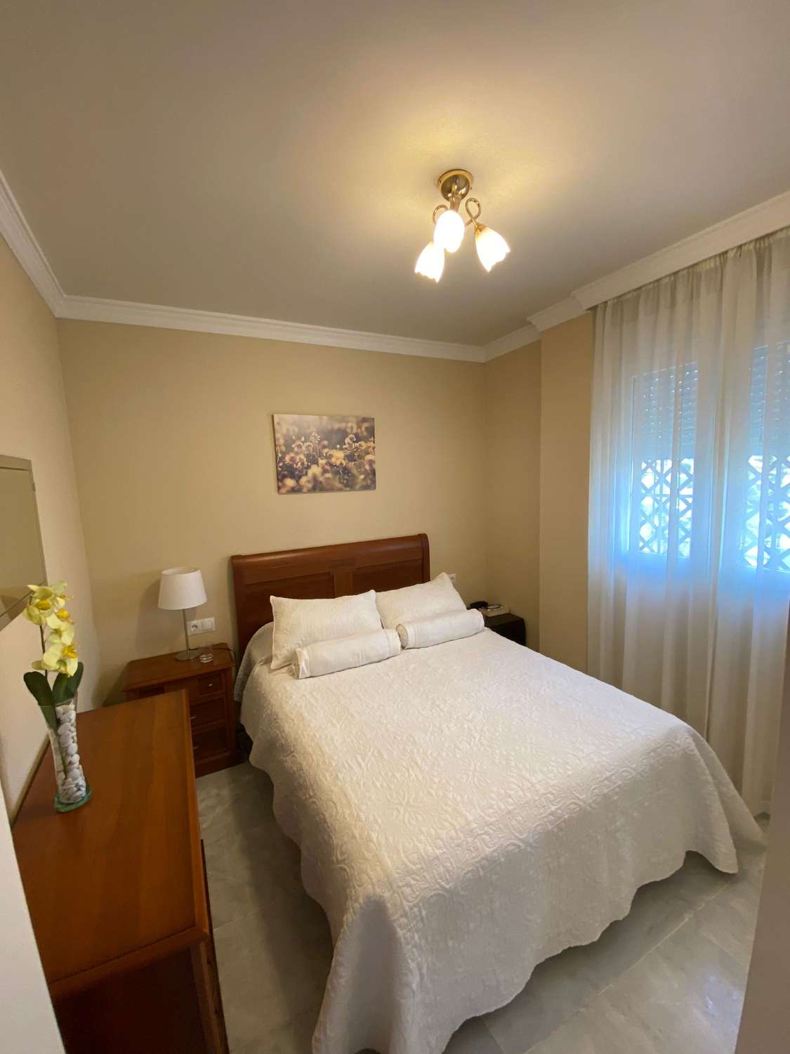 Se alquila hasta 31.5.26 y desde 1.9.26-31.5.27 bonito apartamento en 1ª línea de playa en Los Alamos.