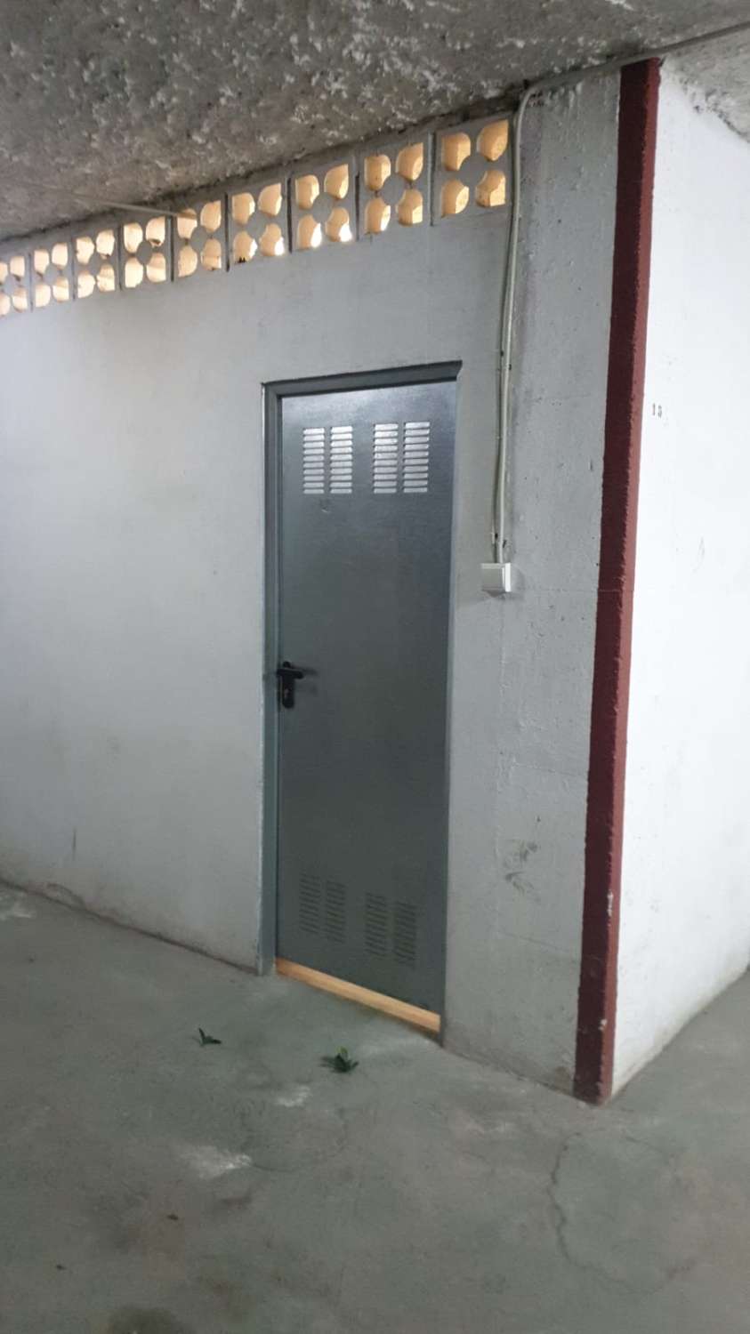 SE ALQUILA DESDE ahora -30.6.26 BONITO APARTAMENTO EN 1ª LINEA DE PLAYA EN LA CARIHUELA (TORREMOLINOS).