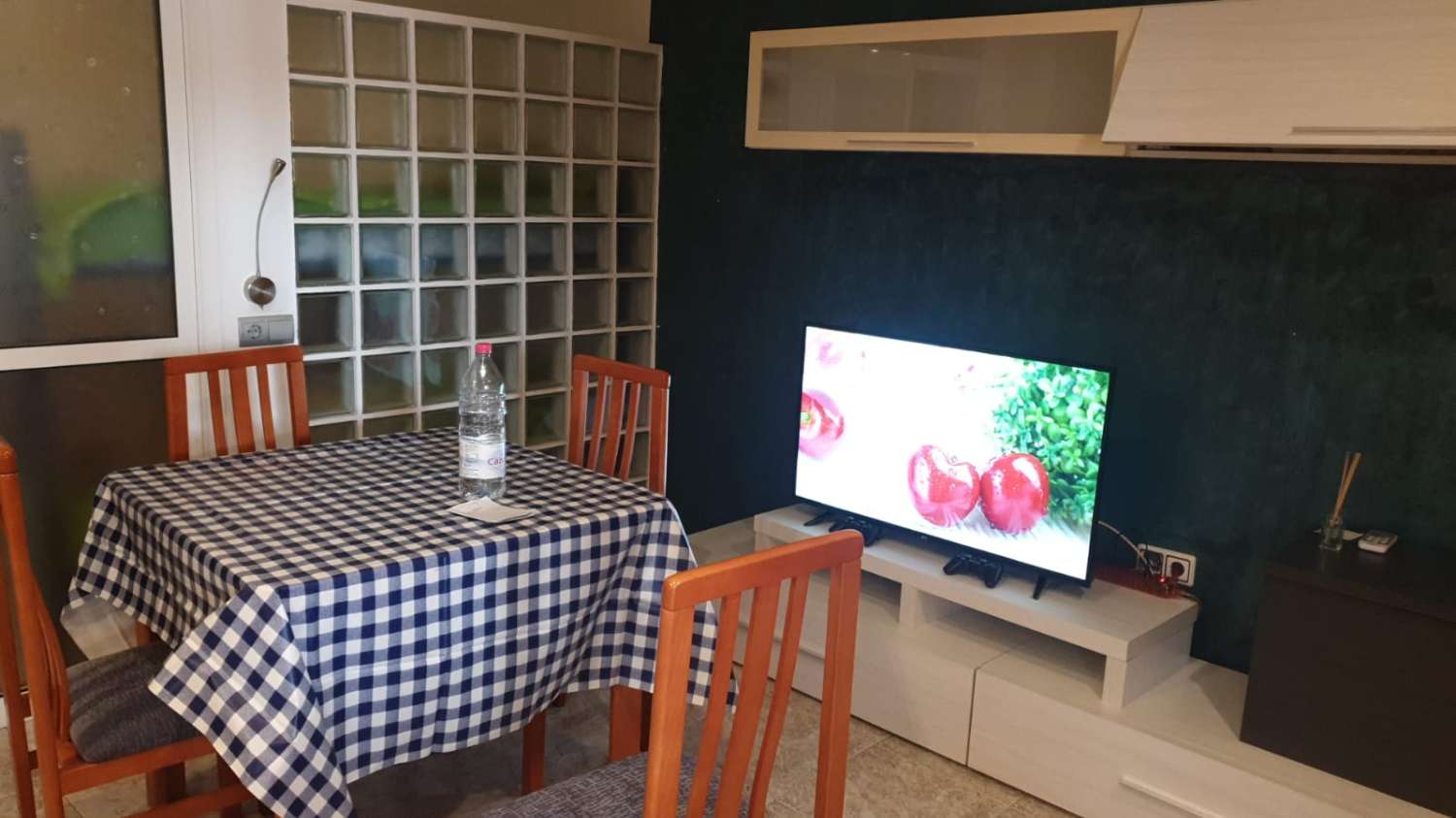 SE ALQUILA DESDE ahora -30.6.26 BONITO APARTAMENTO EN 1ª LINEA DE PLAYA EN LA CARIHUELA (TORREMOLINOS).