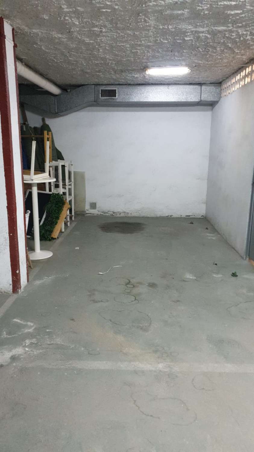 SE ALQUILA DESDE ahora -30.6.26 BONITO APARTAMENTO EN 1ª LINEA DE PLAYA EN LA CARIHUELA (TORREMOLINOS).