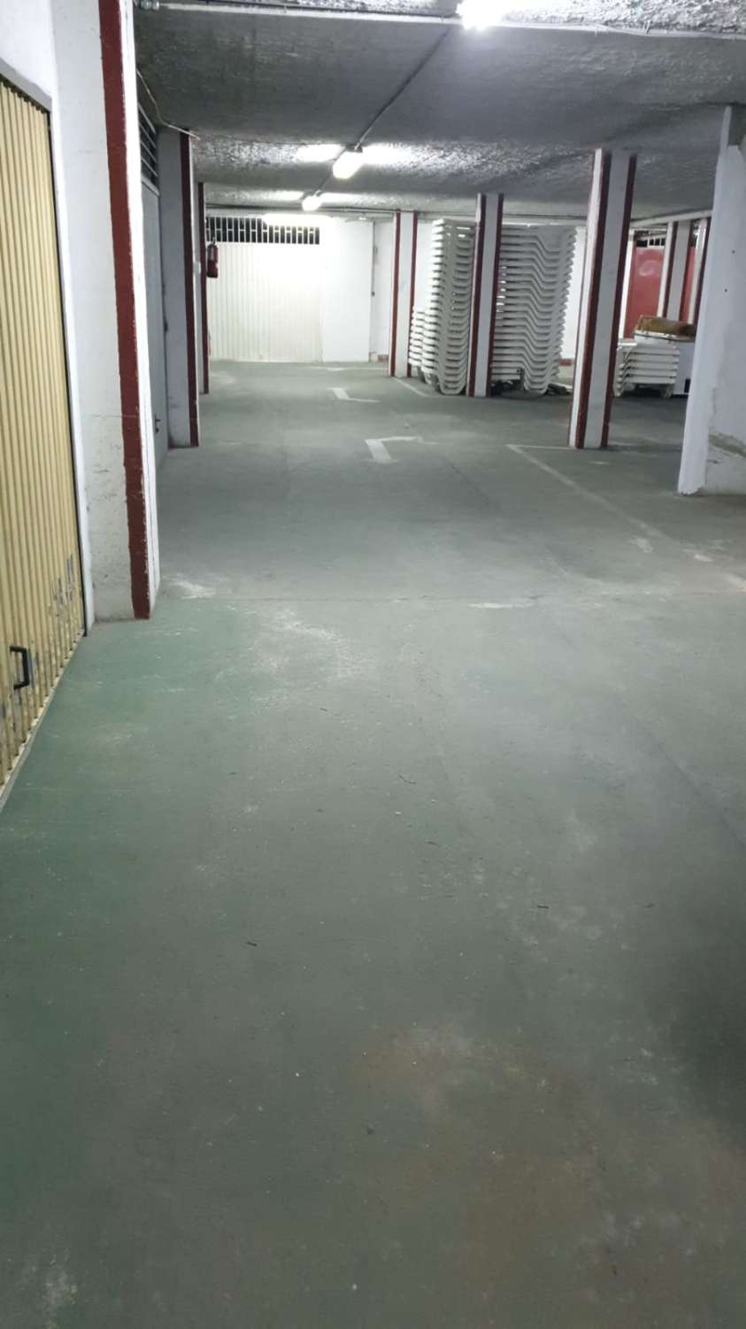 SE ALQUILA DESDE ahora -30.6.26 BONITO APARTAMENTO EN 1ª LINEA DE PLAYA EN LA CARIHUELA (TORREMOLINOS).