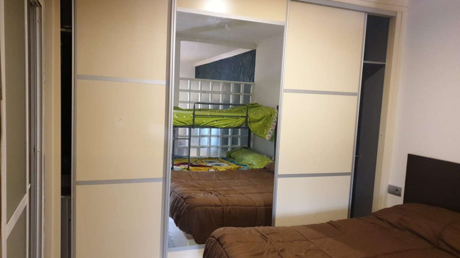 SE ALQUILA DESDE ahora -30.6.26 BONITO APARTAMENTO EN 1ª LINEA DE PLAYA EN LA CARIHUELA (TORREMOLINOS).