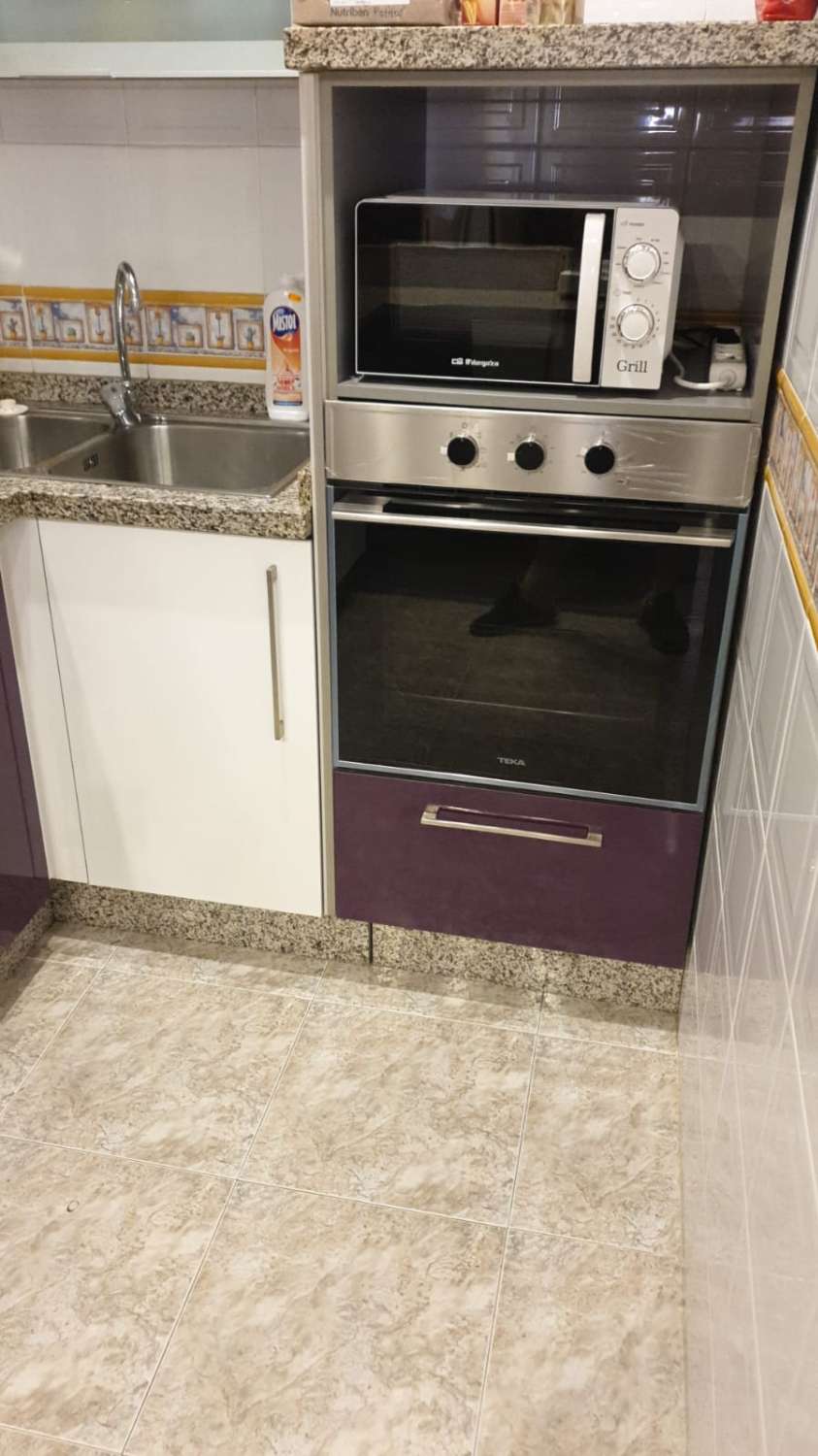 SE ALQUILA DESDE ahora -30.6.26 BONITO APARTAMENTO EN 1ª LINEA DE PLAYA EN LA CARIHUELA (TORREMOLINOS).