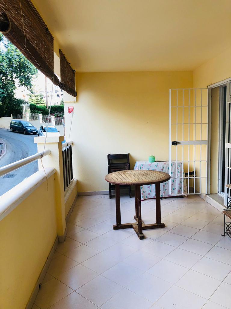 Se vende excelente apartamento en zona de Torrequebrada (Benalmádena).