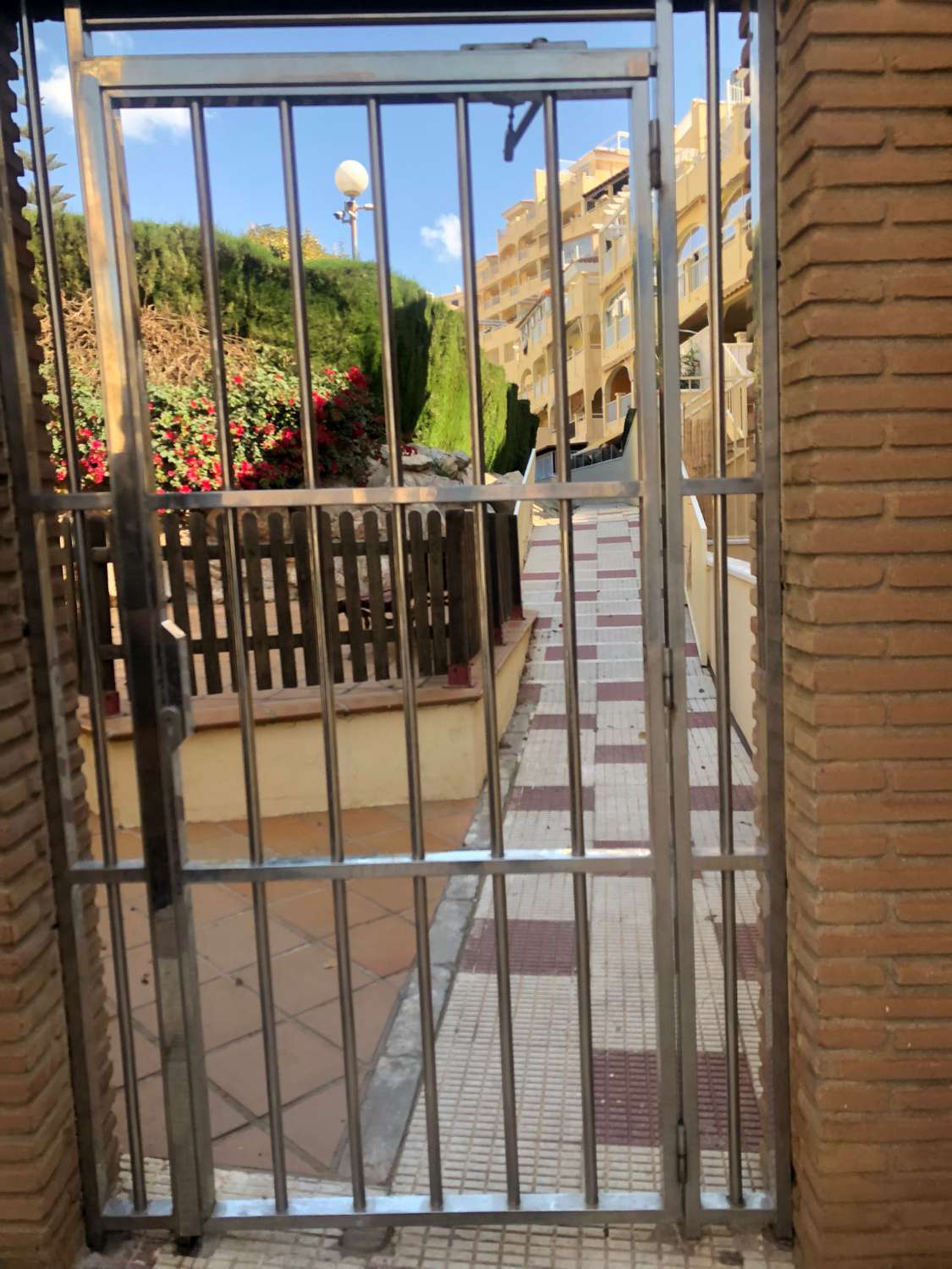 Se vende excelente apartamento en zona de Torrequebrada (Benalmádena).