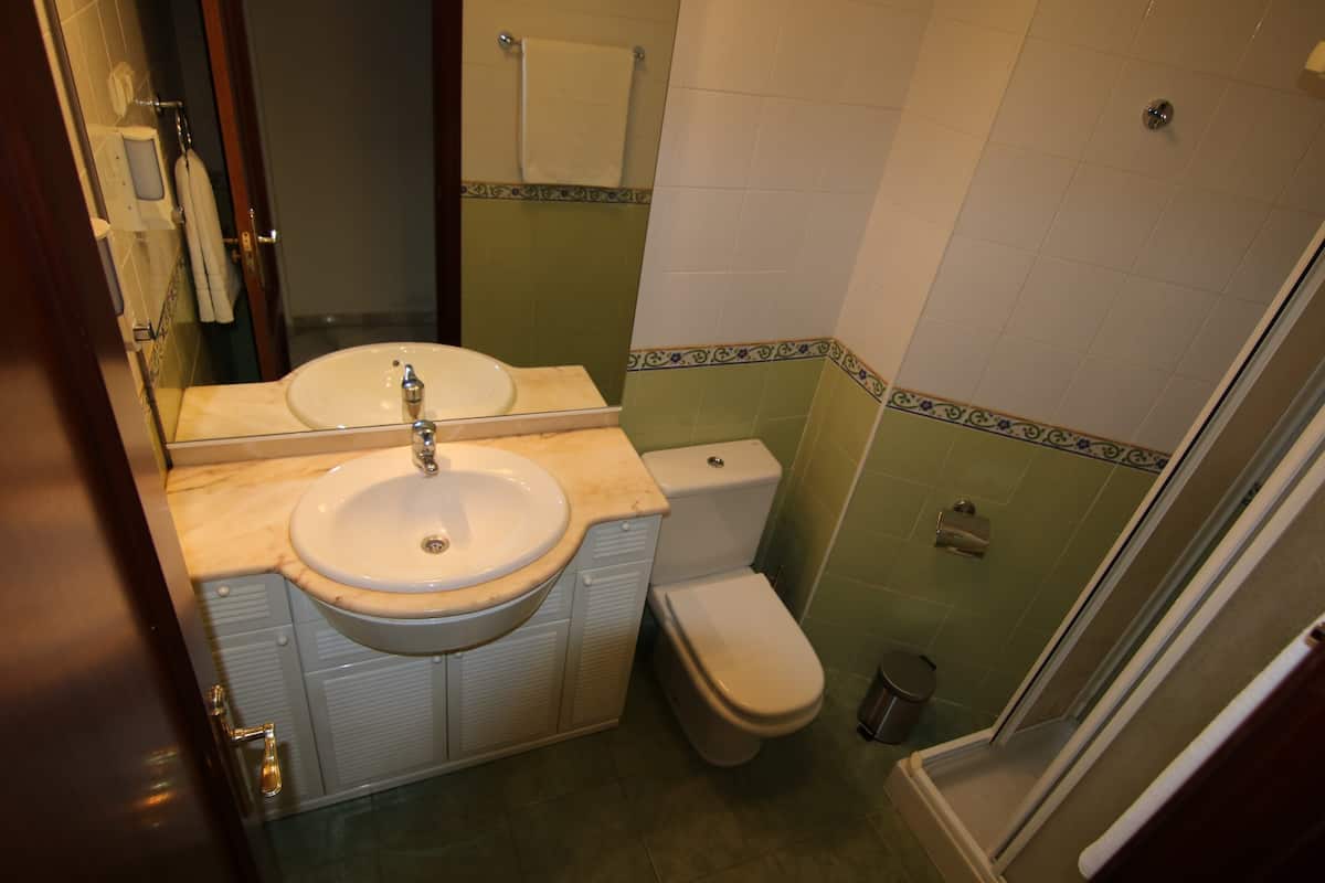 UPEA KATTOHUONEISTO MERINÄKÖALOILLA MYYNNISSÄ LA CARIHUELASSA 300 METRIN PÄÄSSÄ RANNASTA (TORREMOLINOS)