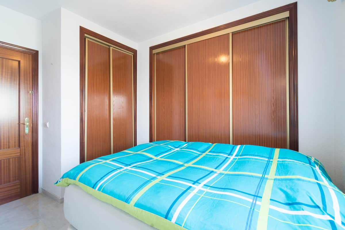 UPEA KATTOHUONEISTO MERINÄKÖALOILLA MYYNNISSÄ LA CARIHUELASSA 300 METRIN PÄÄSSÄ RANNASTA (TORREMOLINOS)