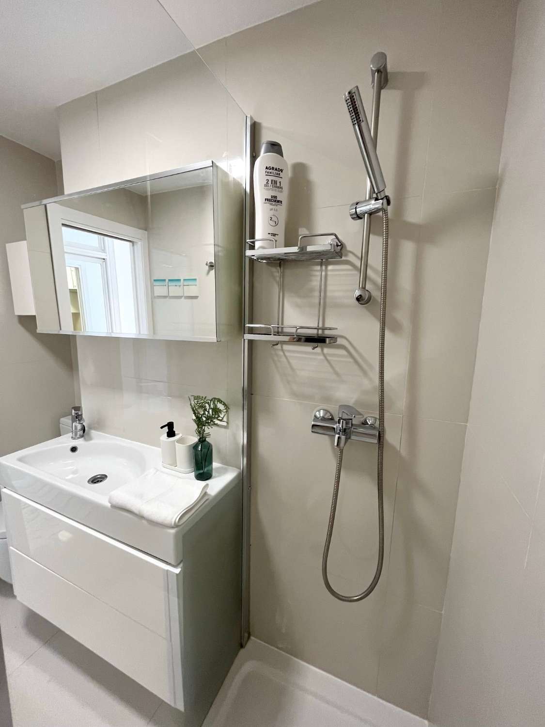 SE ALQUILA DESDE DESDE 1/9/2026-30/6/2027 BONITO ESTUDIO EN EL CENTRO DE TORREMOLINOS .