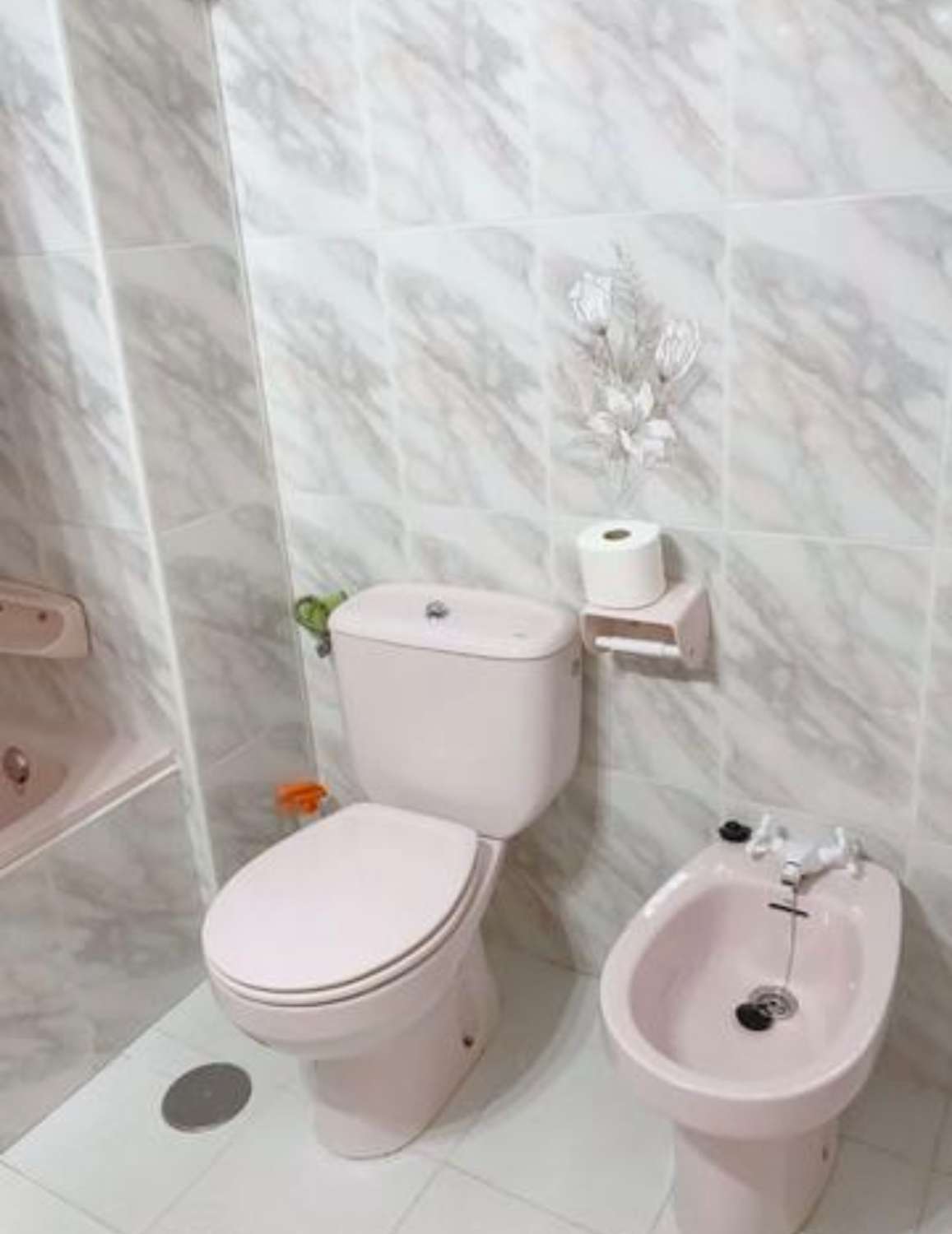 SE ALQUILA DESDE 02.09.26-31.05.27- BONITO APARTAMENTO EN 1ª LINEA DE PLAYA EL BAJONDILLO (TORREMOLINOS)