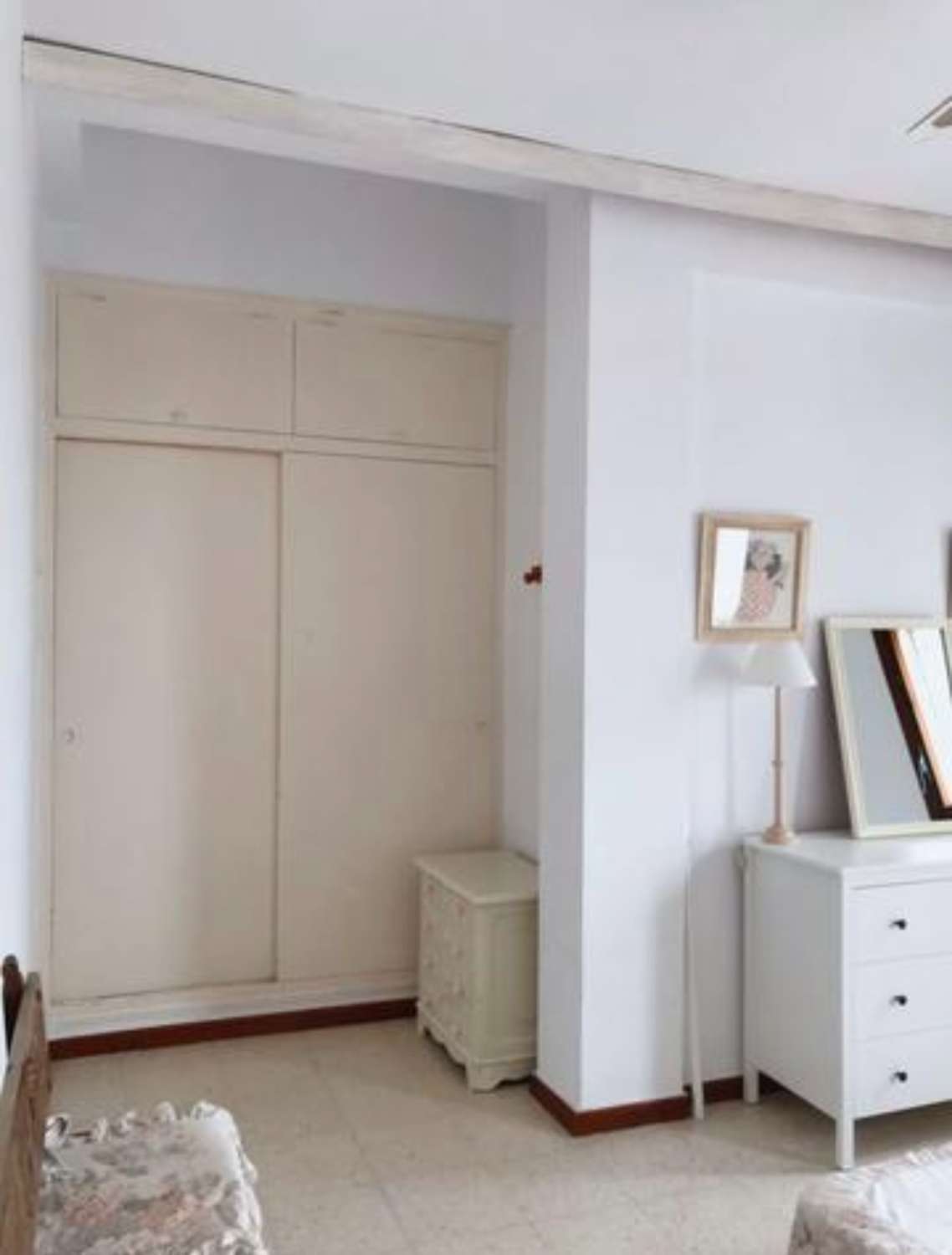 SE ALQUILA DESDE 02.09.26-31.05.27- BONITO APARTAMENTO EN 1ª LINEA DE PLAYA EL BAJONDILLO (TORREMOLINOS)